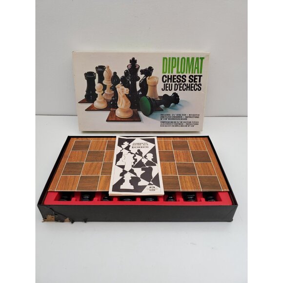 Vintage Plastic Chess Game with Board Vintage Board Game. Chess Set With Board, - Picture 3 of 10